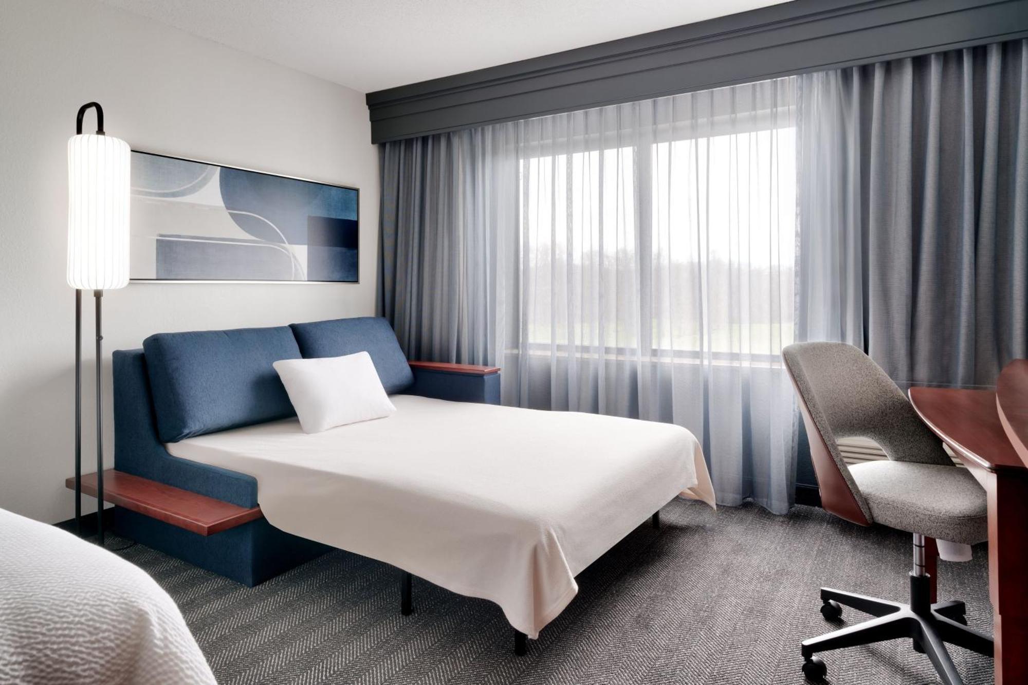 Courtyard By Marriott Джонсон Сити Экстерьер фото