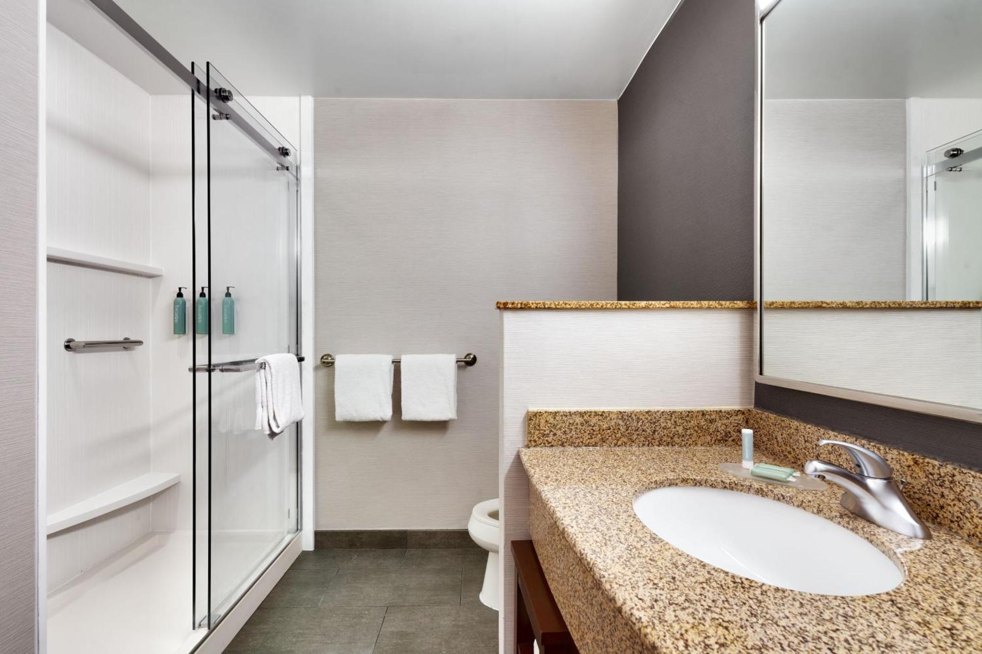 Courtyard By Marriott Джонсон Сити Экстерьер фото