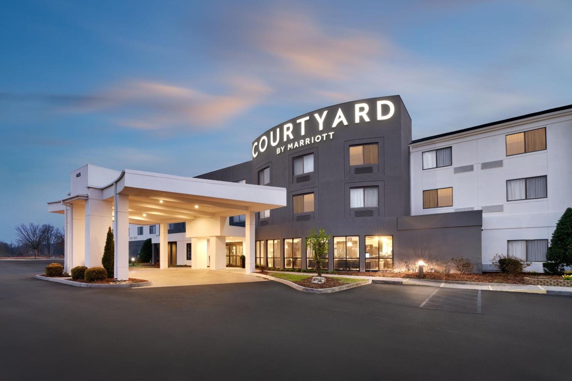 Courtyard By Marriott Джонсон Сити Экстерьер фото