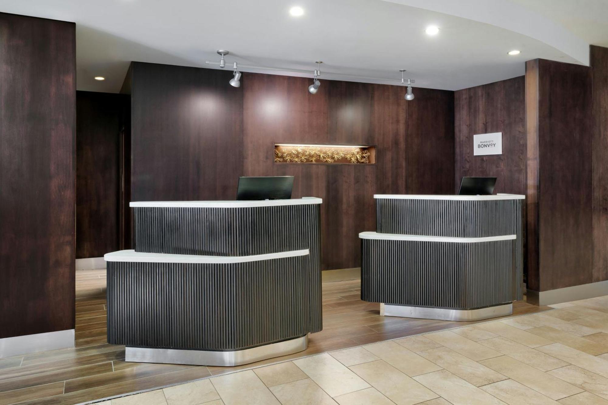 Courtyard By Marriott Джонсон Сити Экстерьер фото