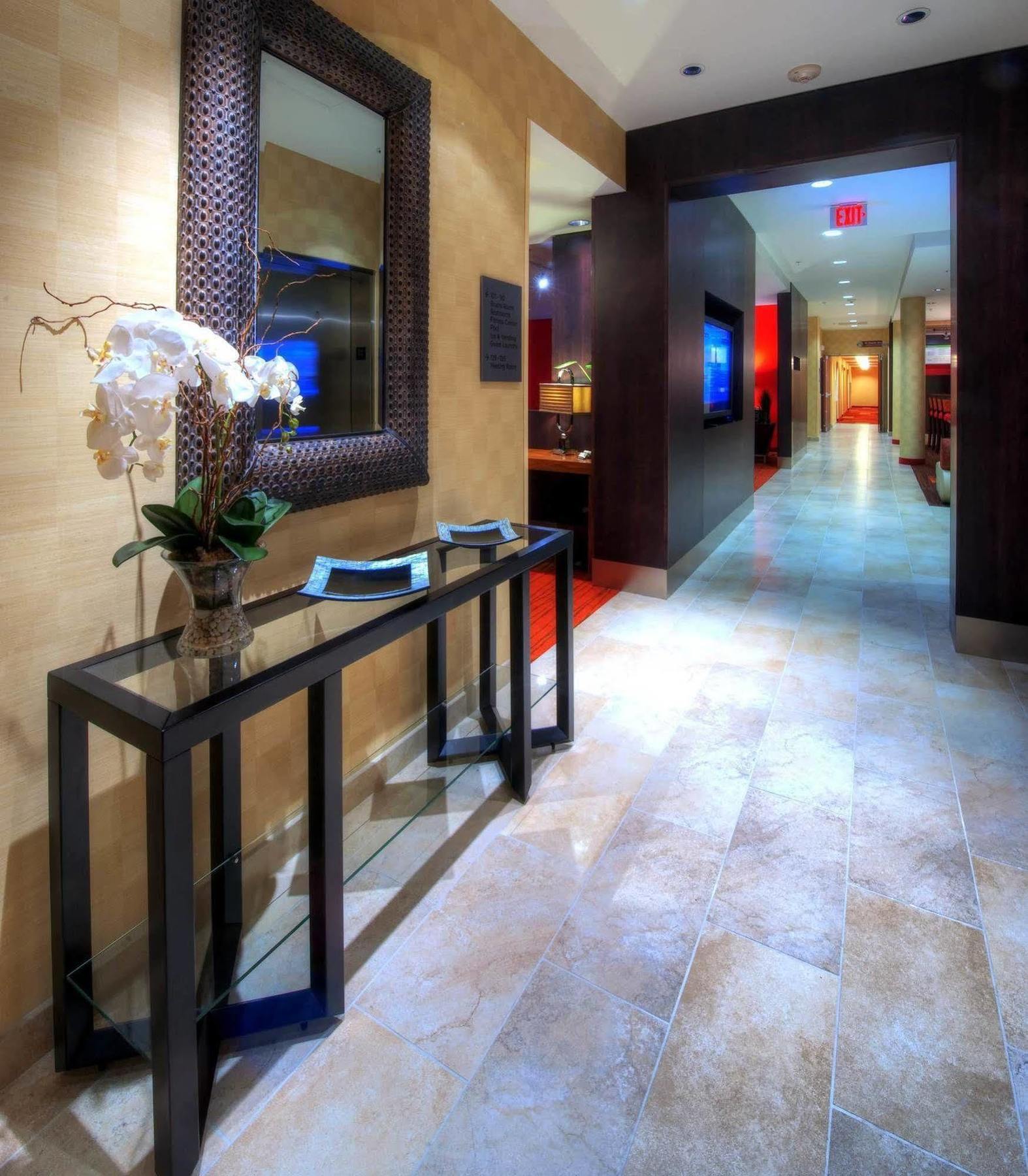 Courtyard By Marriott Джонсон Сити Экстерьер фото