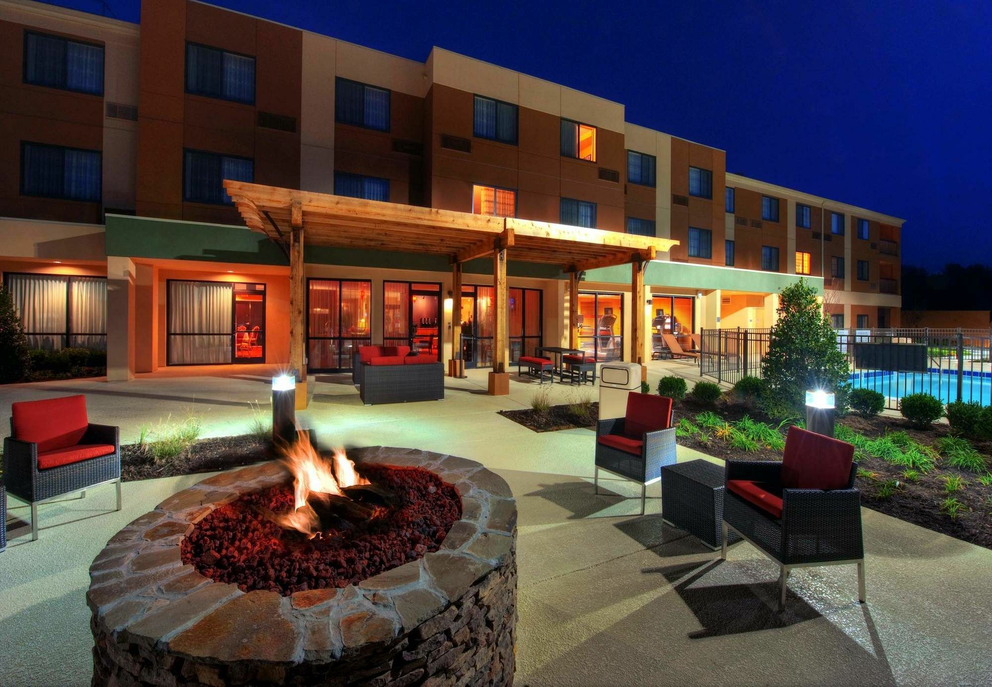 Courtyard By Marriott Джонсон Сити Экстерьер фото
