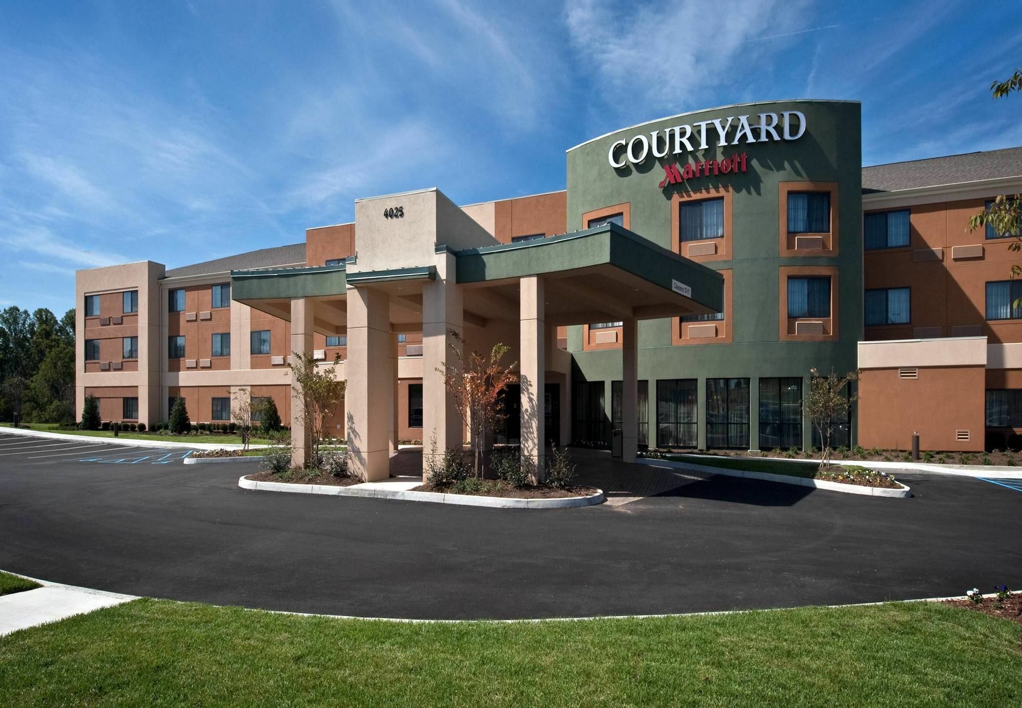 Courtyard By Marriott Джонсон Сити Экстерьер фото